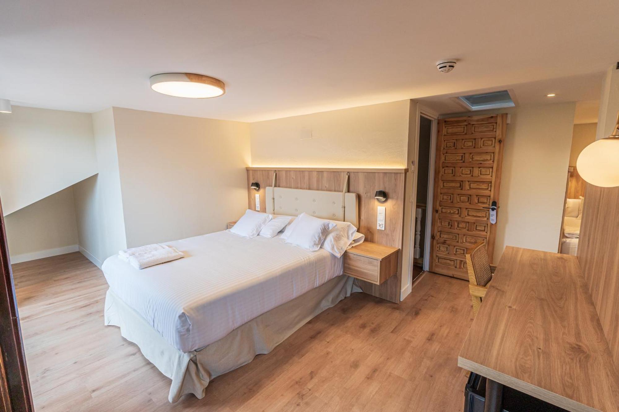 Hotel R Santillana サンティリャーナ・デル・マル エクステリア 写真