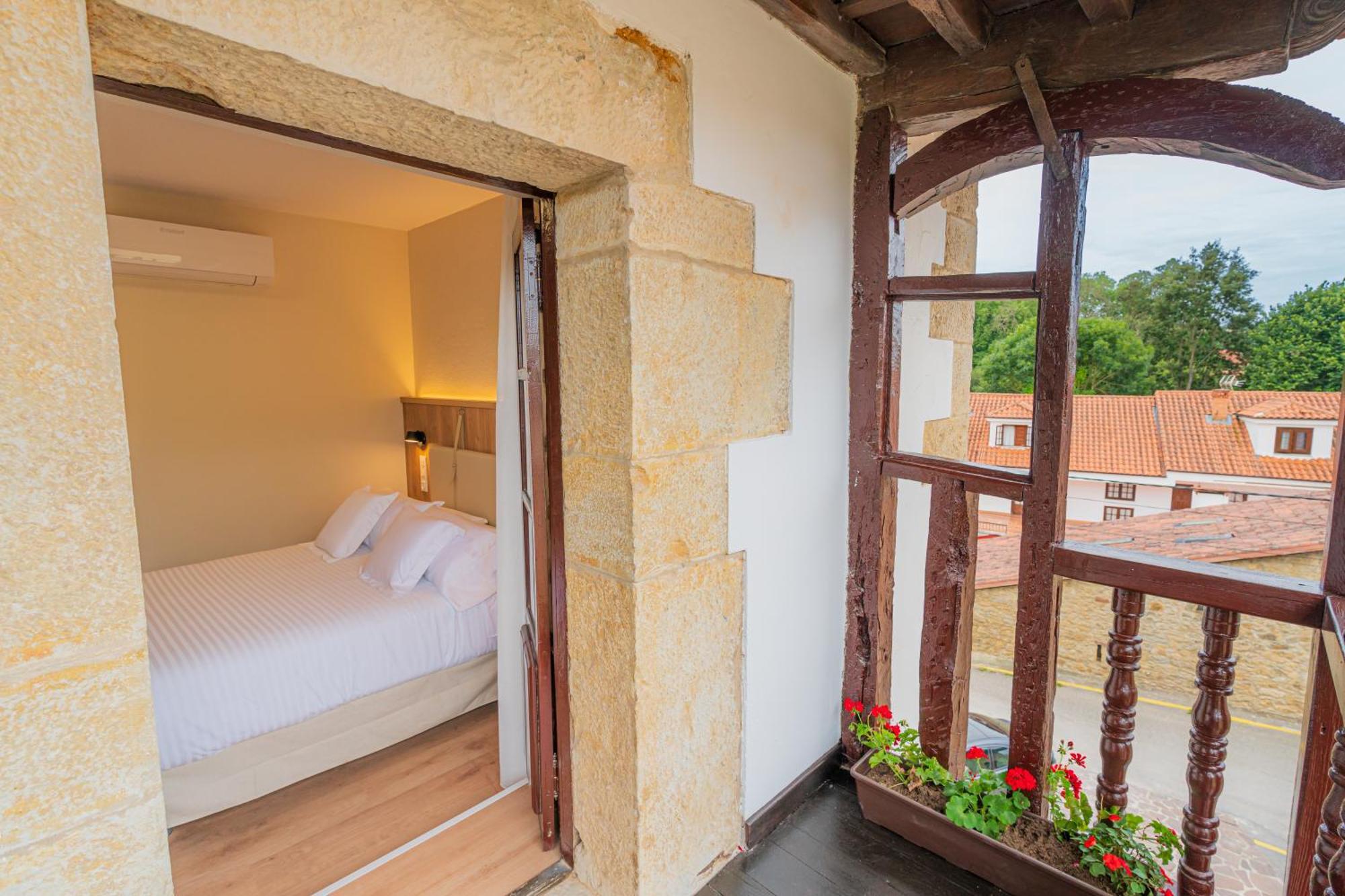 Hotel R Santillana サンティリャーナ・デル・マル エクステリア 写真