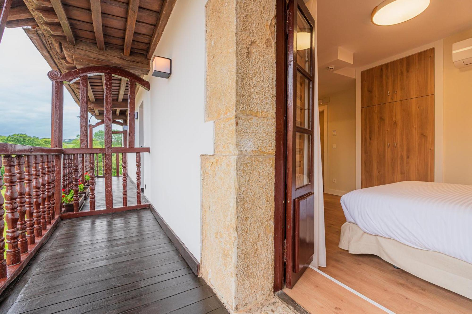 Hotel R Santillana サンティリャーナ・デル・マル エクステリア 写真